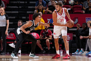 孔德数据：2次射门上演梅开二度好戏，97次传球3次抢断（孔德闪耀：两脚射门收获梅开二度，97次传球外加3次抢断）