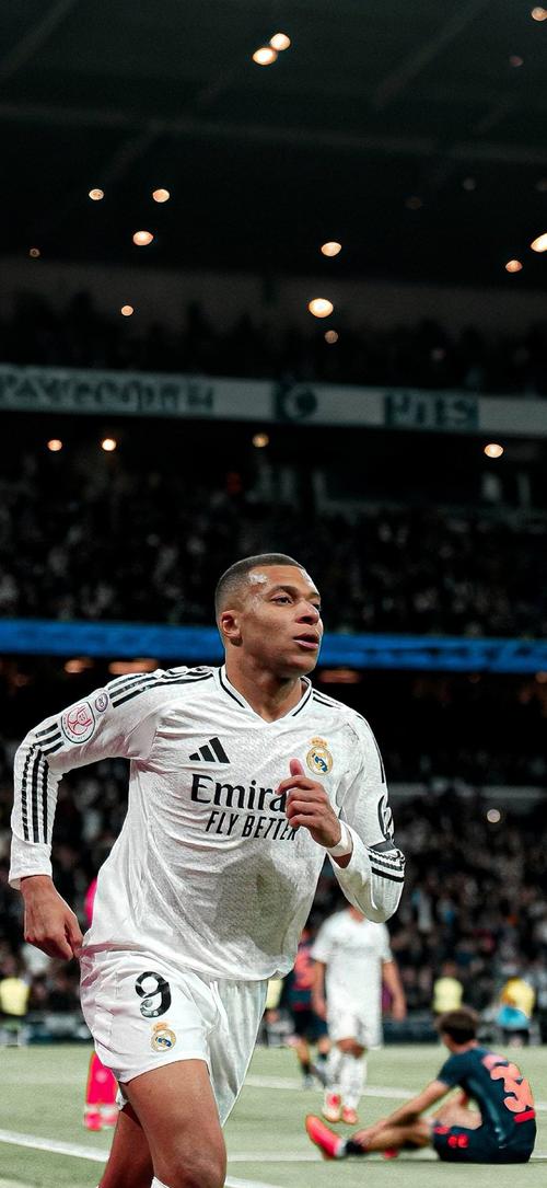 FIFA年度最佳女足阵容：邦马蒂领衔巴萨女足6人入选，鲁索在列（FIFA年度最佳女足阵容出炉：巴萨女足6人上榜，邦马蒂领衔，鲁索入选）