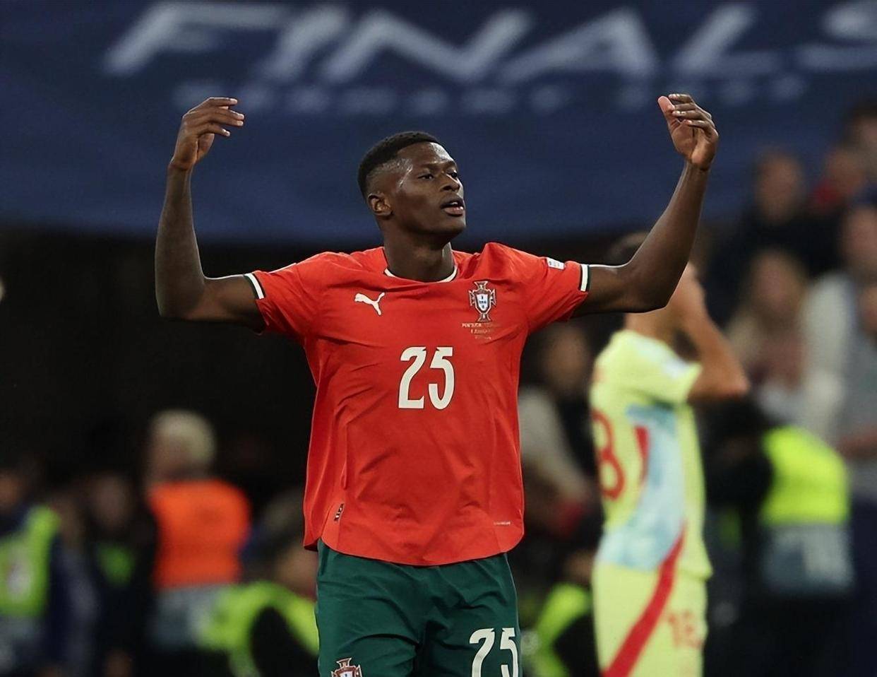 【半程总结】西汉姆2000万新援，腰卫摇摆人马加萨（半季盘点：西汉姆2000万引援马加萨，后腰与后卫的双栖者）