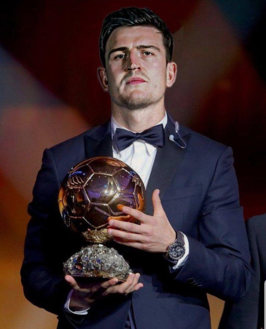 一家人整整齐齐！曼联官方晒25／26赛季合影：男女全队出镜（曼联发布25／26赛季全家福：男女一线队齐齐出镜）